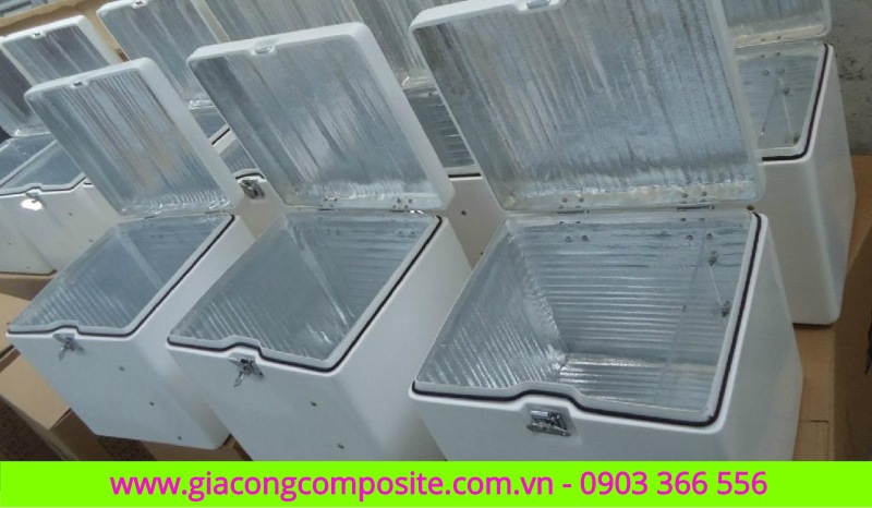 thùng chở hàng composite, thùng giao hàng composite, thùng giao chở hàng cho xe máy, xưởng sản xuất thùng chở hàng, xưởng gia công thùng chở hàng composite, xưởng gia công composite, nhận làm thùng chở hàng theo yêu cầu, xưởng gia công composite theo yêu cầu, nhận gia công thùng chở hàng composite, thùng giao chở hàng composite giá rẻ, chuyên gia công thùng chở hàng, fiberglass box, box fiberglass